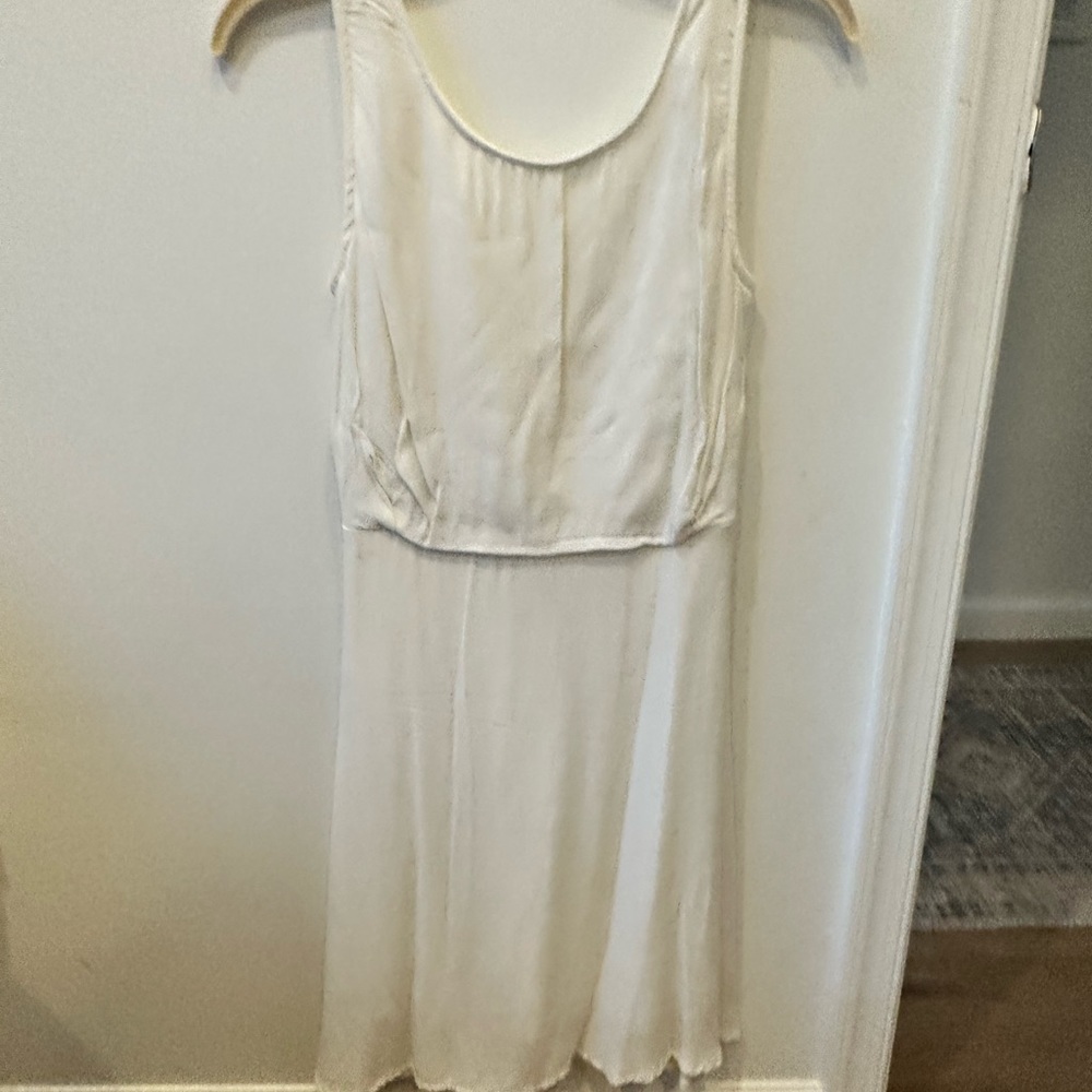 Soprano white dress